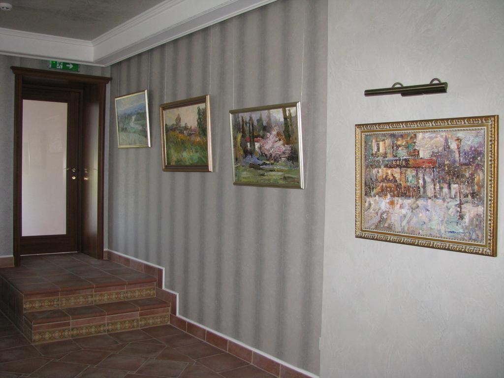Kera Hotel Nesterenki Exterior photo